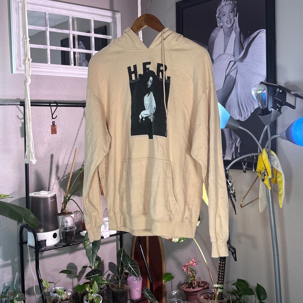 H.E.R. Concert Tour Hoodie Mens XL Tan Excellent Graphic Music Sweatshirt